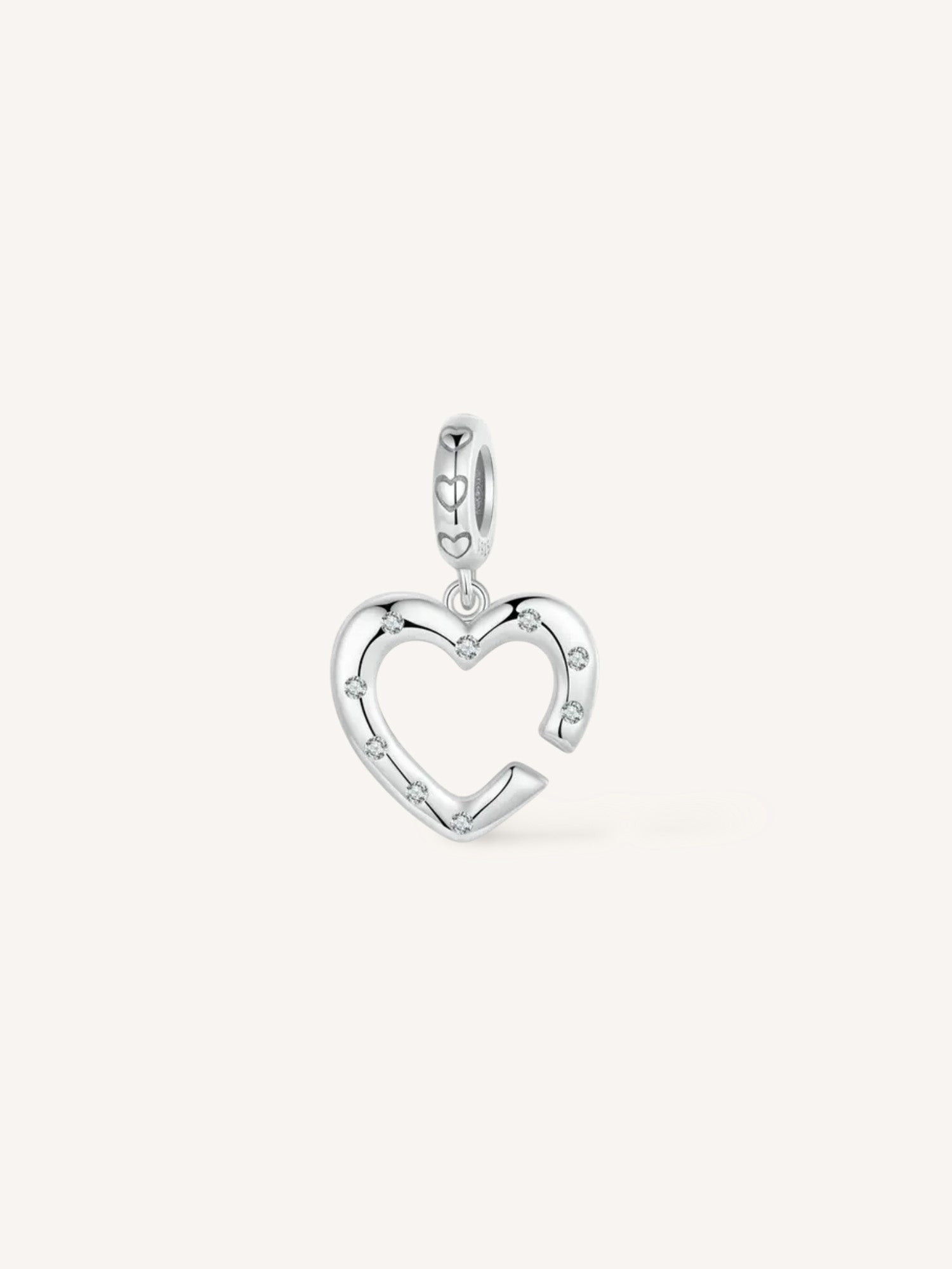 Charm corazon abierto con circonitas en plata de ley compatible Pandora.