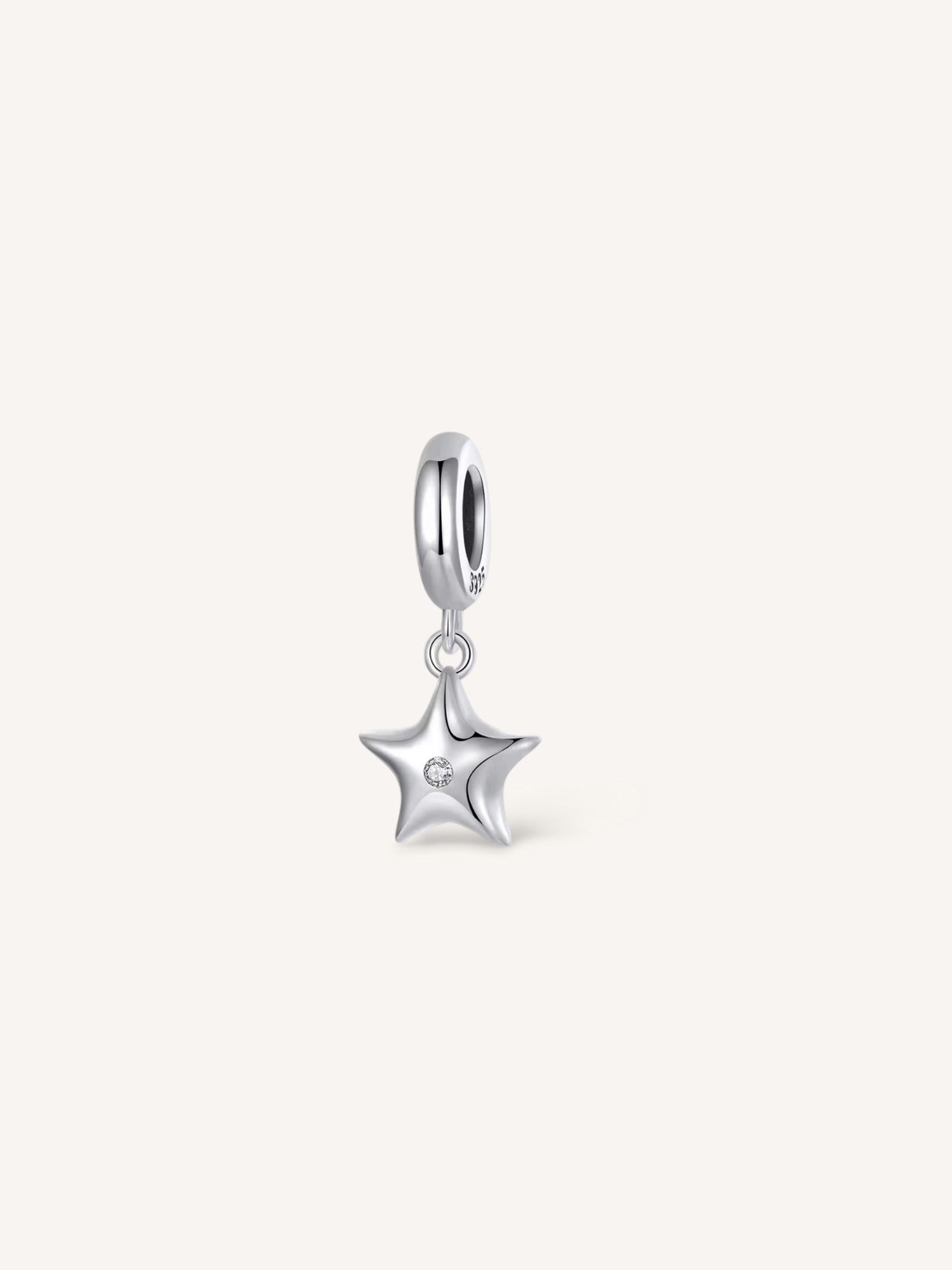 Mini charm estrella de plata de ley con circonita compatible con pulseras Pandora.